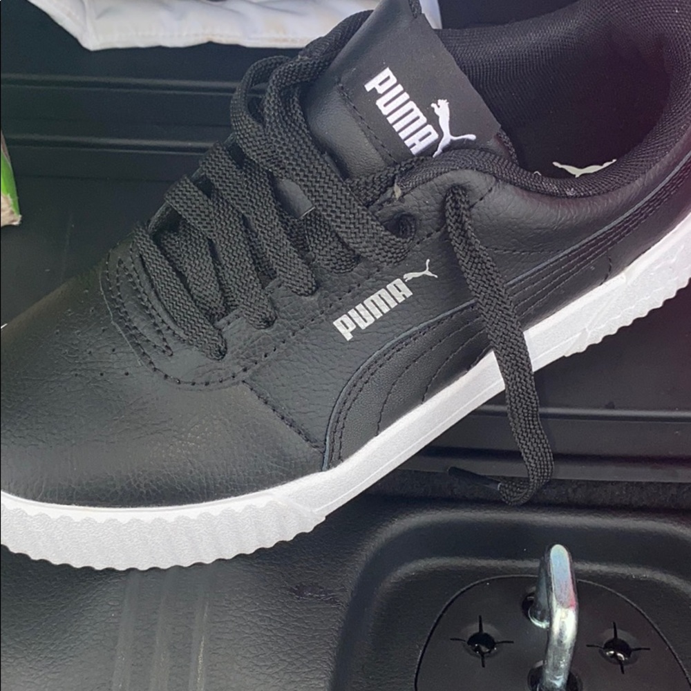 Soft foam Pumas only worn once